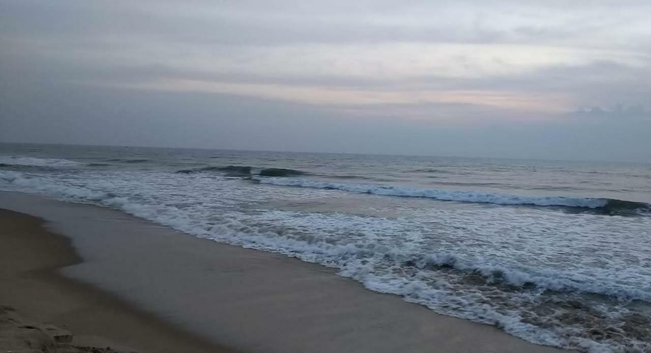 Waves Beach House Pondicherry Bagian luar foto